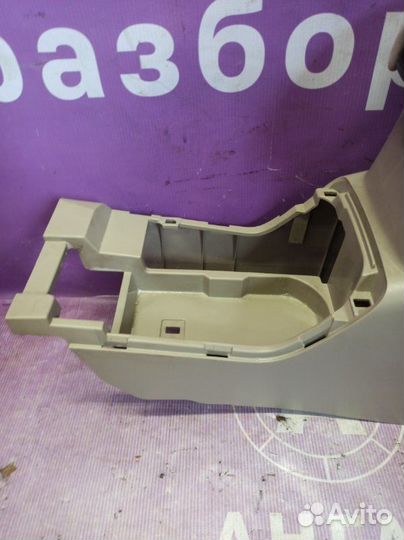 Подлокотник Mitsubishi Outlander Xl CW6W 6B31 2008