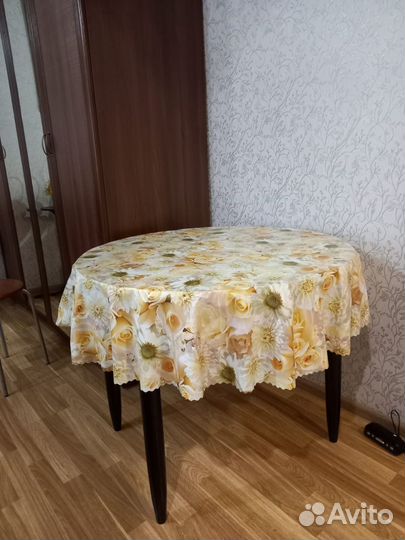 Кухонный стол