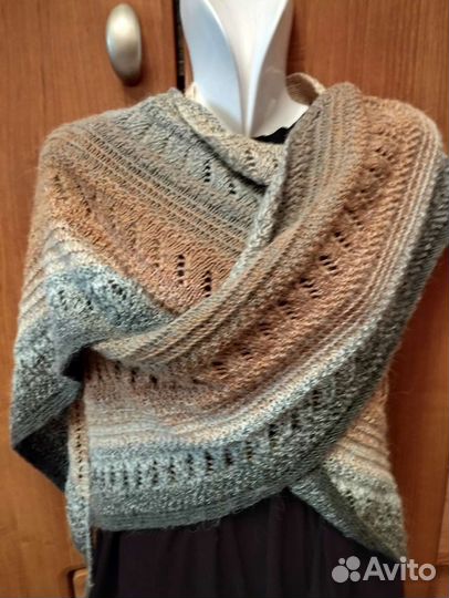 Вязаные шали ручной работы