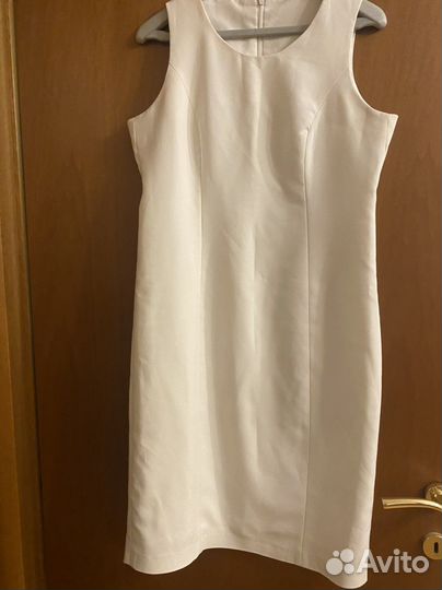 Платье футляр светлое р.46
