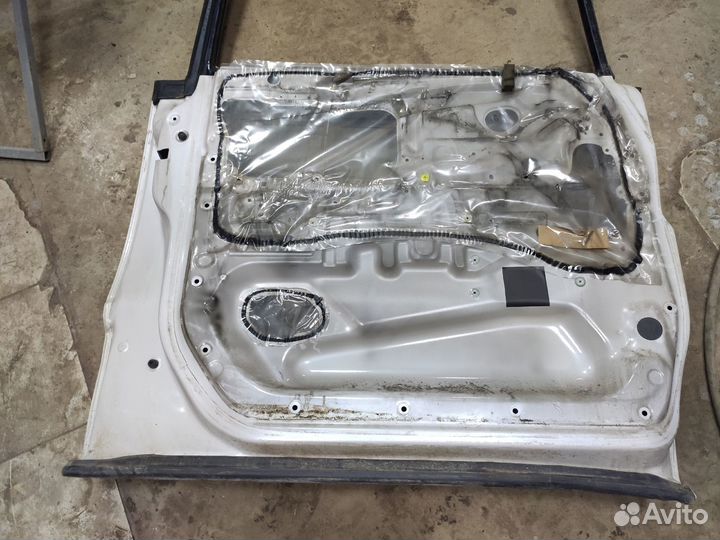 Дверь передняя левая Toyota Estima