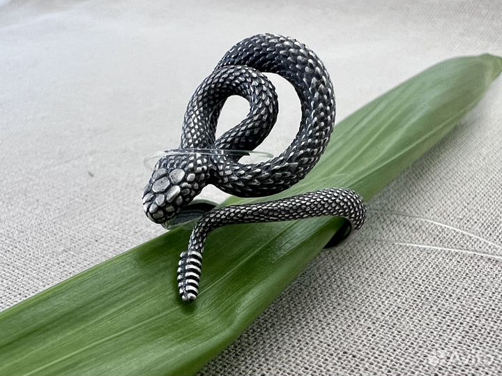 Серебряное кольцо Змея