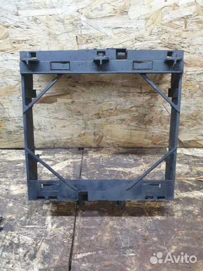 Рамка радиатора Bmw 7 F01 4.4 N63 2012