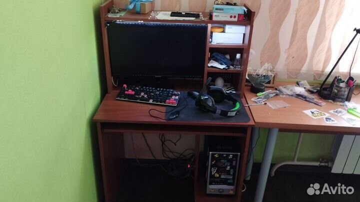 Компьютерный стол