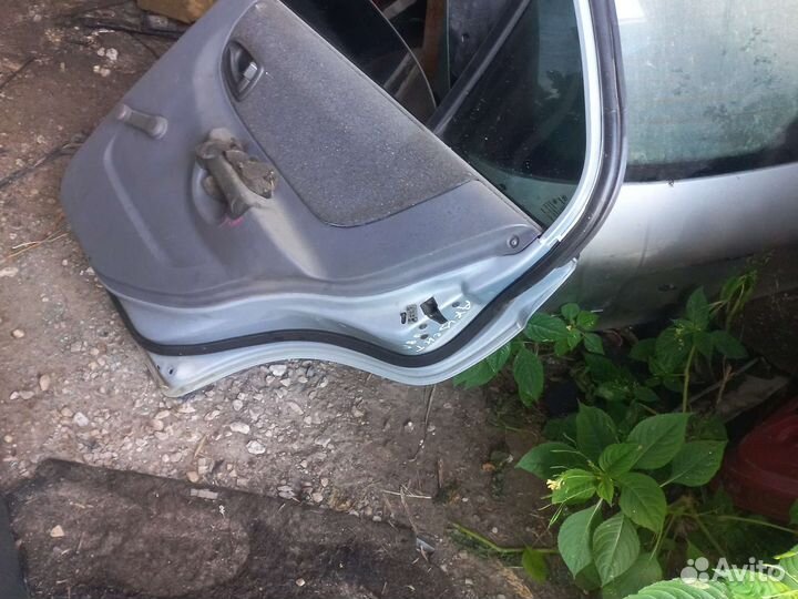 Задняя правая дверь на хюндай Акцент 08года