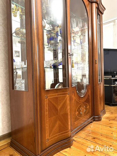 Буфеты и серванты италия