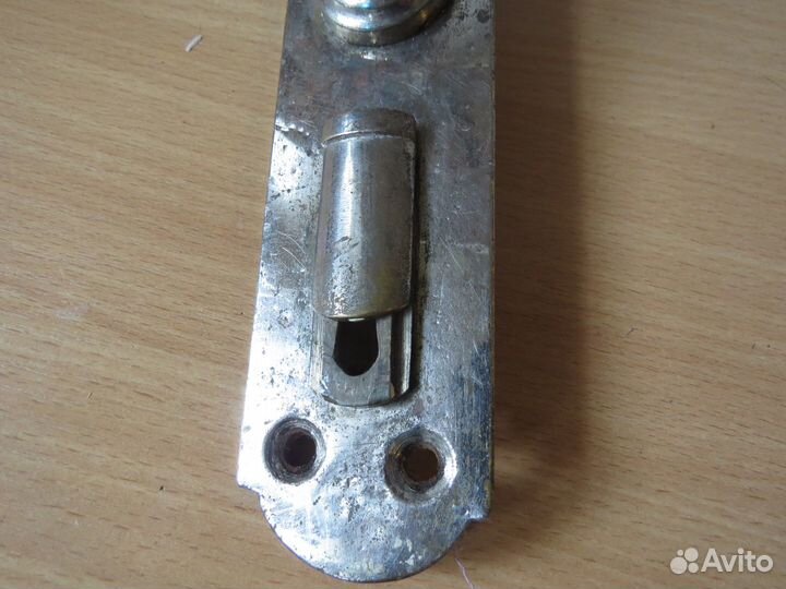 Большая дверная ручка с синим стеклом