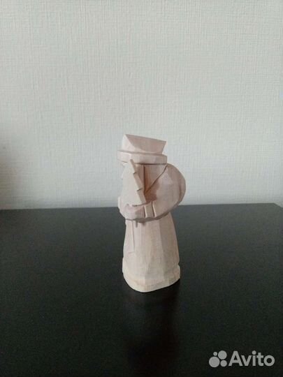 Резная фигурка Деда Мороза, резные ложки