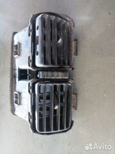 Дефлектор воздушный передний левый Nissan Teana