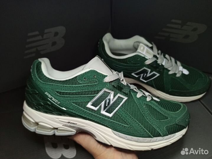 Кроссовки новые New balance 1906r