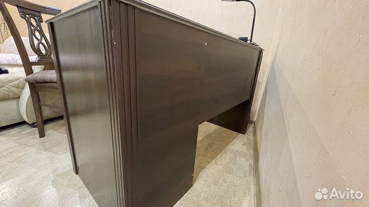 Письменный стол