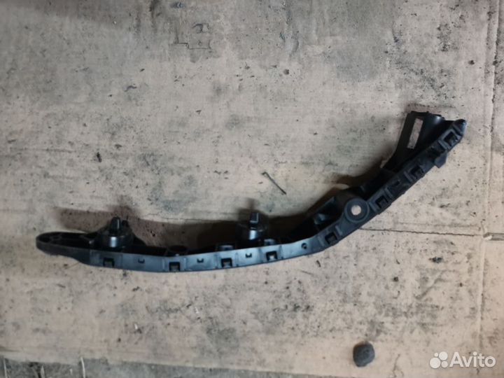 Кронштейн переднего бампера правый juke (F15)