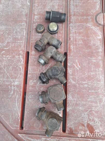 Фитинги резьбовые,угловые