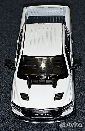 Модель Dodge RAM 1500 металлическая