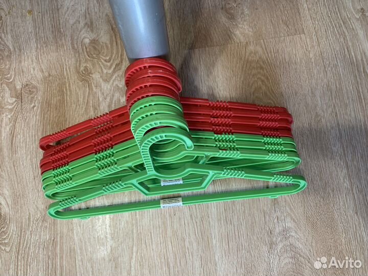 Вешалка детская для одежды