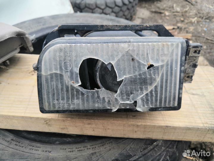 Противотуманная фара левая BMW e32 бмв е32