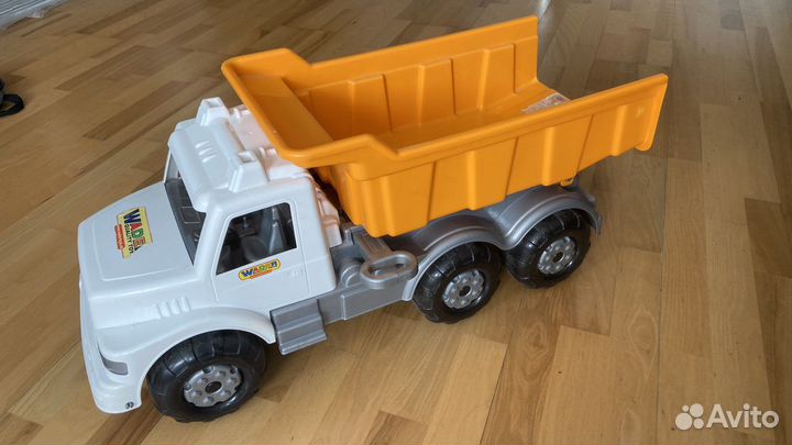 Игрушка самосвал большой