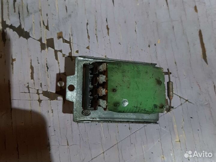 Резистор отопителя Фольксваген Т4 T4