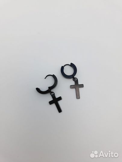 Чёрные серьги крест