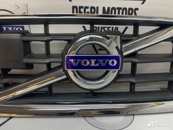 Решетка радиатора оригинал Volvo V60 S60 31386992