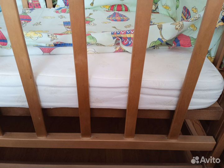 Детская кроватка + матрас +бортики +постельн.бельё