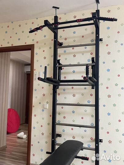 Шведская стенка со скамьей и брусьями