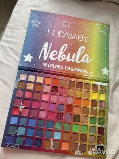Палетка теней huda beauty