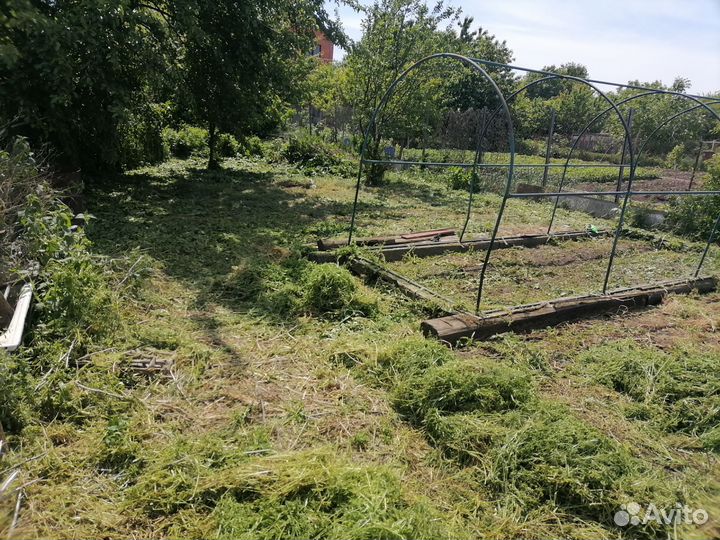 Покос травы триммером