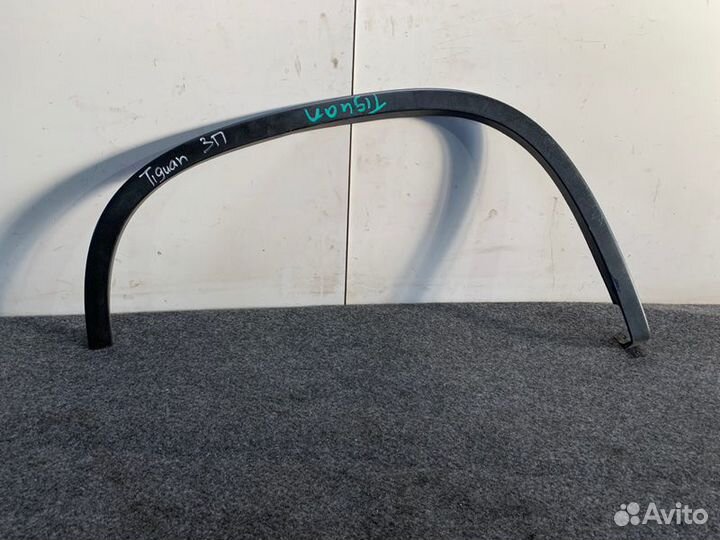 Накладка крыла задняя правая Volkswagen Tiguan 5N1