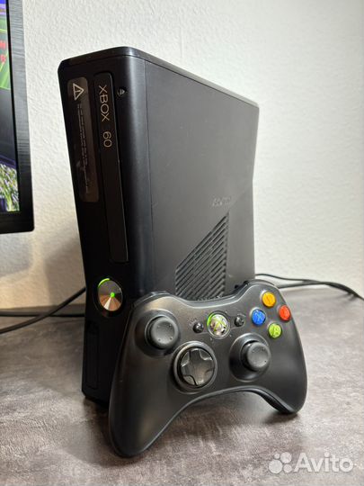 Xbox 360 slim 250gb (прошит, много игр)