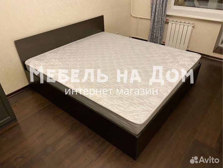 Кровать с матрасом