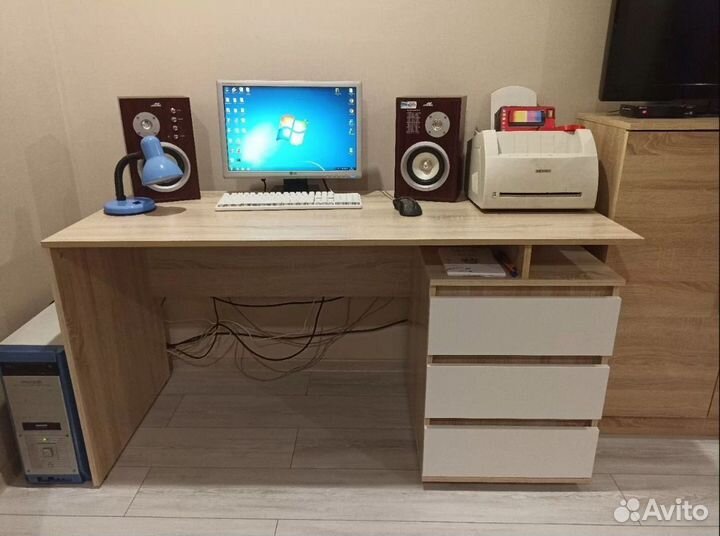 Компьютерный стол белый, рабочий стол