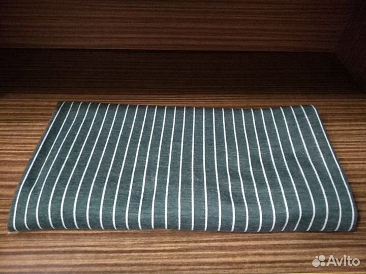 Отрез ткани.Атлас с вышивкой.Германия