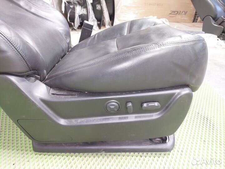 Переднее правое сидение Cadillac Escalade GMT900