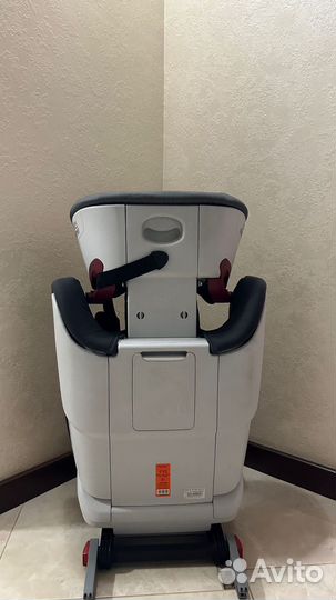 Аатомобильное кресло britax romer