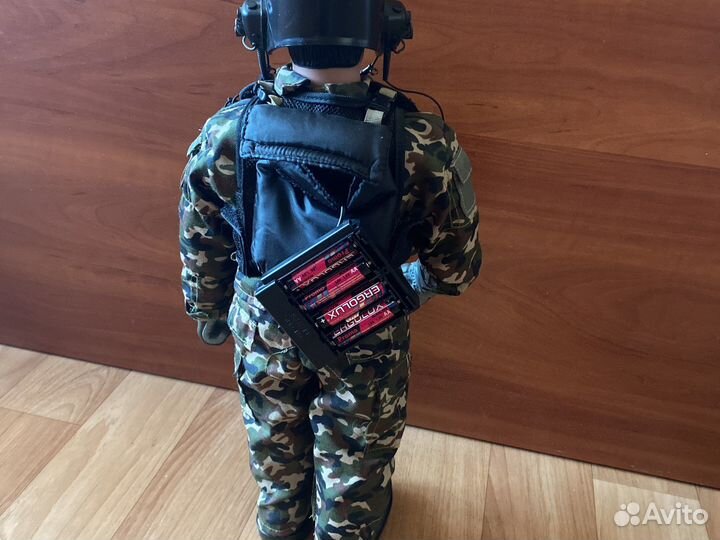 Кукла солдат на батарейках