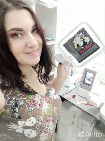 Машинная вышивка на одежде ткани и крое