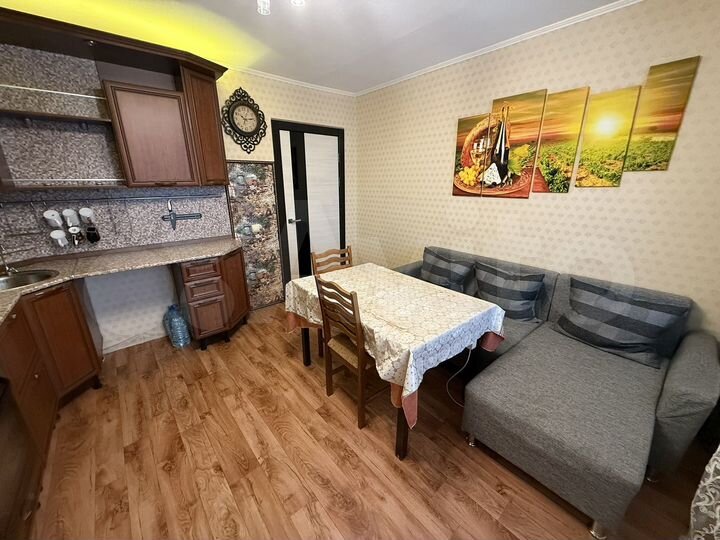 1-к. квартира, 42 м², 10/10 эт.