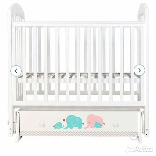 Детская кроватка с ящиком, маятником и матрасом