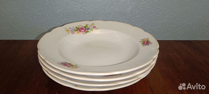 Тарелки, стаканы, рюмки