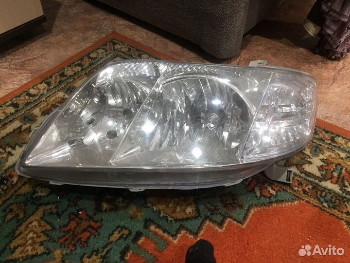Продам фары на corolla