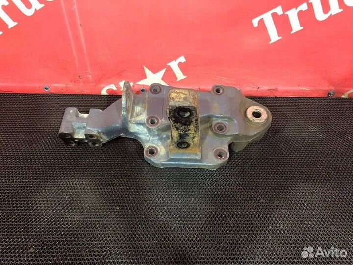 Кронштейн передней рессоры левый Daf XF105