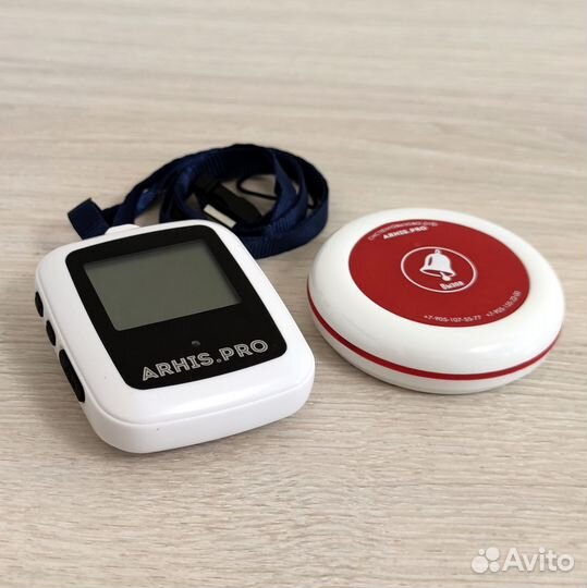 Кнопка вызова персонала и часы пейджер поясной