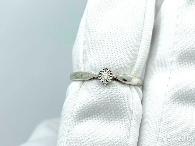 Золотое кольцо с бриллиантом 17,5р