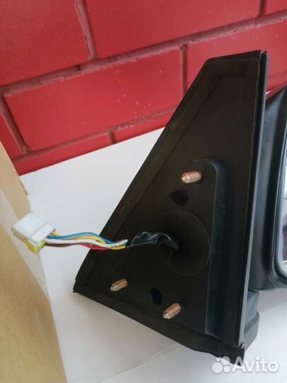 Зеркала левое Mitsubishi Pajero Io H66W