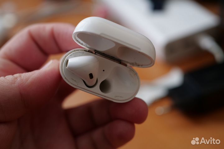 Airpod 1 кейс и левый наушник