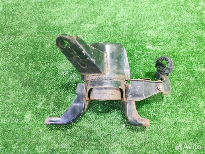 Опора (подушка) двигателя правая Toyota Auris E15