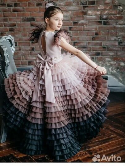 Платье для девочки новое 122 128