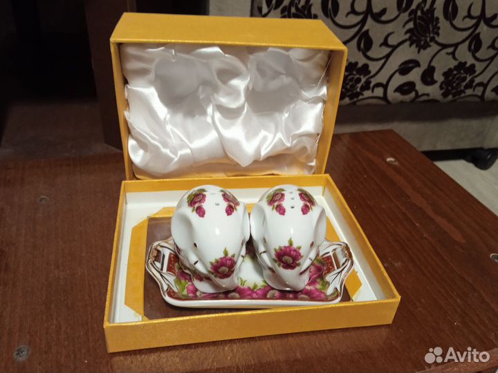 Различная посуда из запасов старины