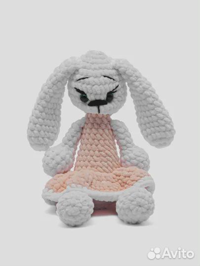 Плюшевый заяц в платье
